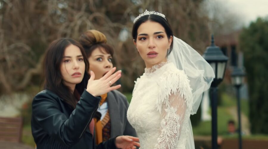 Setenay in abito da sposa in una scena di “Dreams and Realities”. Credits: YouTube.