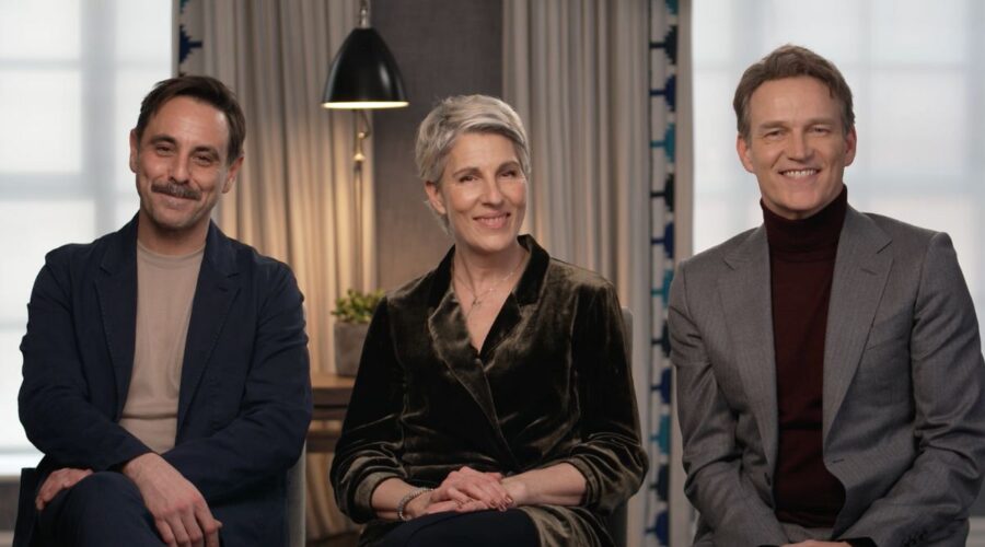 Da sinistra: Emun Elliot, Tamsin Grieg e Stephen Moyer nell'intervista di “Sexy Beast - La Serie”. Credits: Tvserial.it.