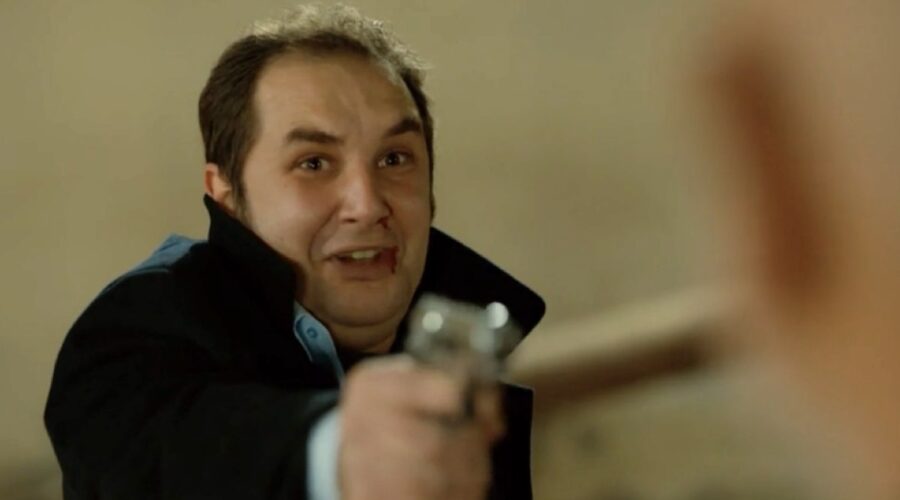 Ozhan Colak si toglie la vita in “Terra Amara”. Credits: Cattura schermo/Antena3.