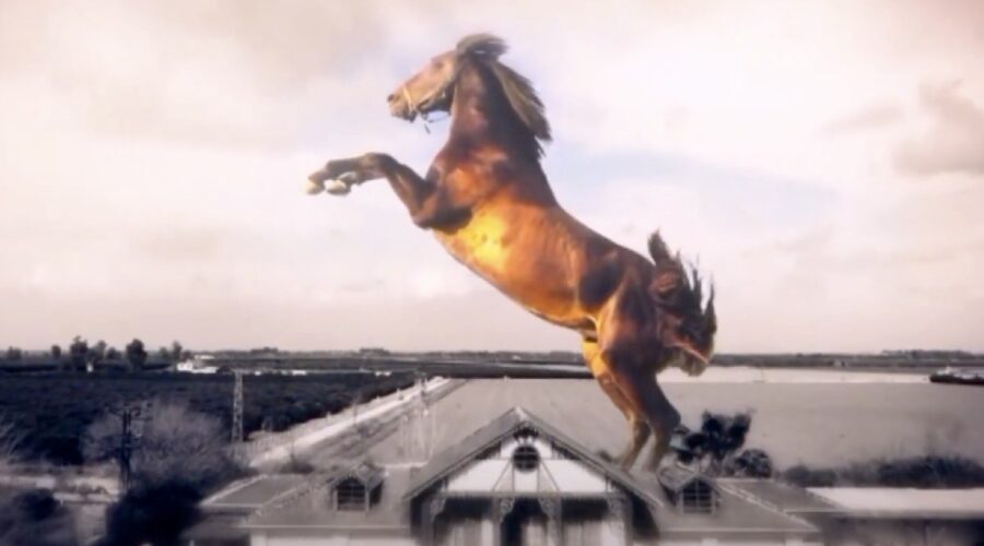 Un fotogramma della sigla di “Terra Amara”. Credits: Cattura schermo/Mediaset Infinity.