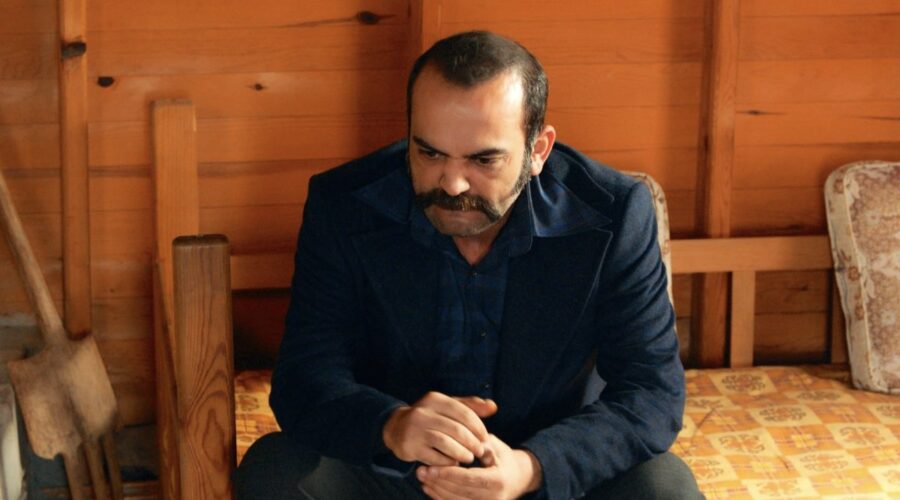 Ergün Metin (Vahap Keskin) in “Terra Amara”. Credits: RTI Mediaset.