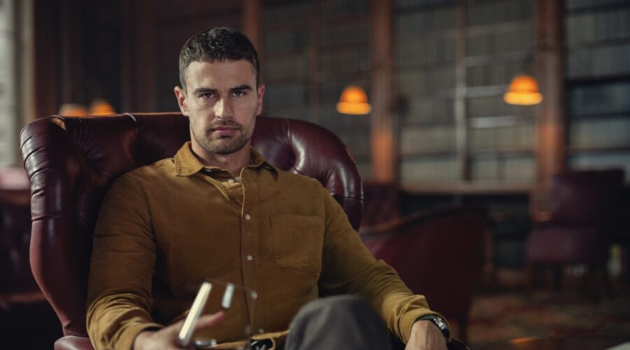Theo James in una scena di “The Gentlemen”. Credits: Kevin Baker/Netflix.