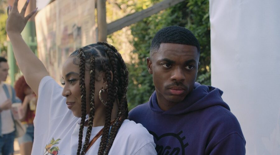 Da sinistra: Andrea Ellsworth nel ruolo di Deja e Vince Staples nel ruolo di Vince Staples nell'episodio 104 del Vince Staples Show. Credits: Netflix © 2024.