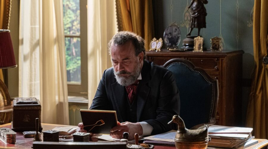 Manuel Regueiro (Alonso Luján) in una scena de “La Promessa”. Credits: RTI Mediaset.