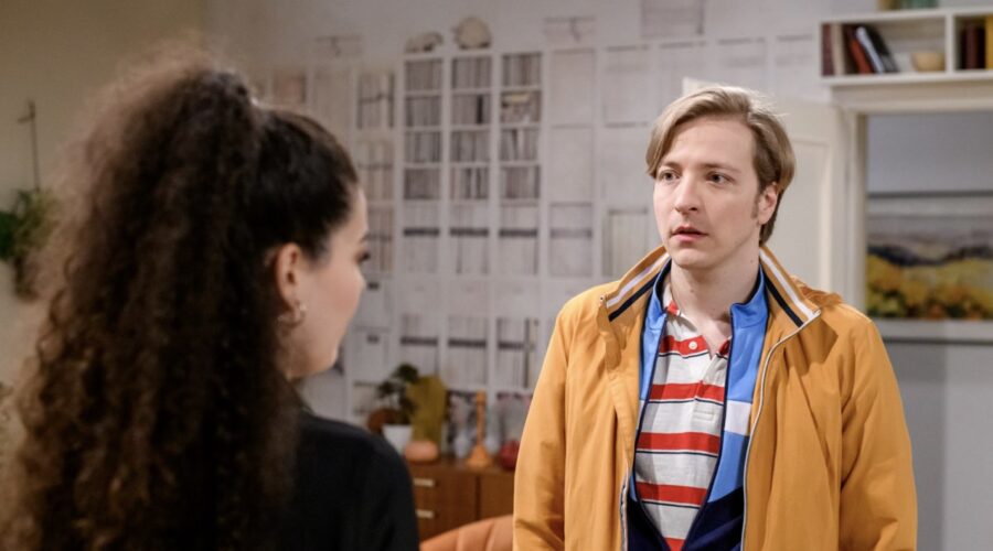 Da sinistra: Merve Çakir (Shirin Ceylan) e Johannes Huth (Gerry Richter) in “Tempesta D'Amore”. Credits Das Erste/RTI Mediaset. (Tempesta D'Amore 21 febbraio 2024)