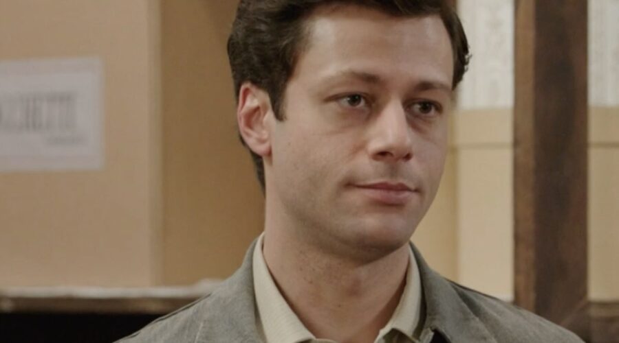 Gabriele Anagni (Alfredo Perico) in una scena della puntata 130 de “Il Paradiso Delle Signore 8”. Credits: Rai.