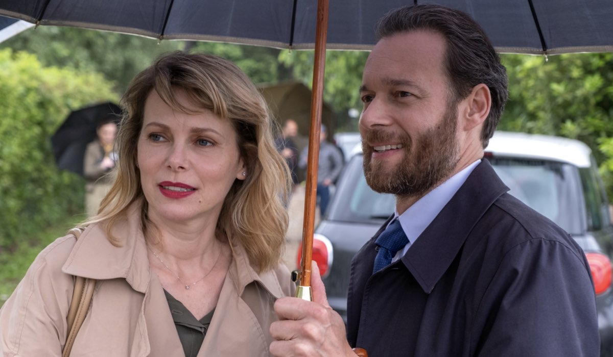 From left: Barbora Bobulova (Anna Battaglia) and Giorgio Marchesi (Massimo Munari) in a scene from “Studio Battaglia 2”.  Credits: Claudio Iannone/Rai.