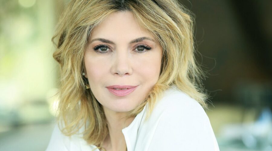 Un posato di Benedicta Boccoli (Wanda ne “Il Paradiso Delle Signore 8”). Credits: Rai.