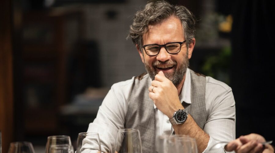Carlo Cracco in una scena di “Dinner Club”. Credits: Prime Video & Amazon Studios.