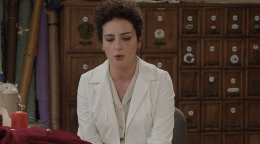 Gioia Spaziani (Concetta Puglisi) in una scena della puntata 128 de “Il Paradiso Delle Signore 8”. Credits: Rai.