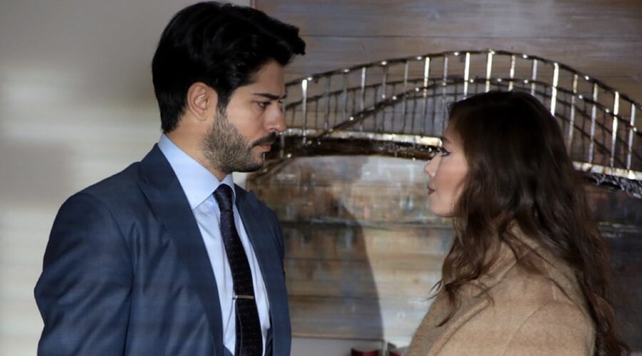 Da sinistra: Burak Özçivit (Kemal Soydere) e Neslihan Atagül (Nihan) in una scena di “Endless Love”. Credits: RTI Mediaset.