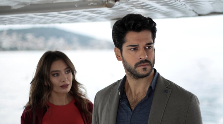 Da sinistra: Neslihan Atagül (Nihan) e Burak Özçivit (Kemal Soydere) in una scena di “Endless Love”. Credits: RTI Mediaset.