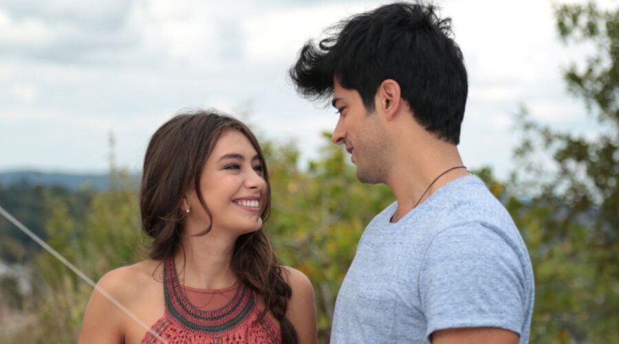Da sinistra: Neslihan Atagül (Nihan) e Burak Özçivit (Kemal Soydere) in una scena di “Endless Love”. Credits: RTI Mediaset.