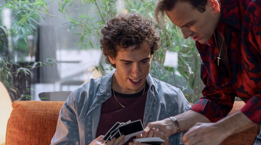 Enrico Borello (Gabriele) e Alessandro Borghi (Rocco) in una scena di “Supersex”. Credits: Netflix.