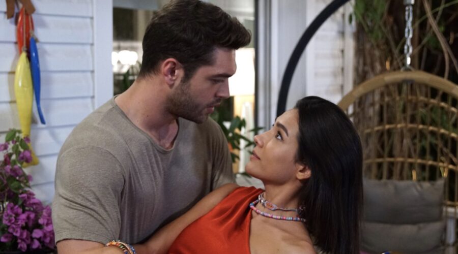 Da sinistra: Furkan Andic (Demir) e Aybüke Pusat (Selin) in una scena di “Everywhere I Go - Coincidenze d'amore”. Credits: Mediaset Infinity.