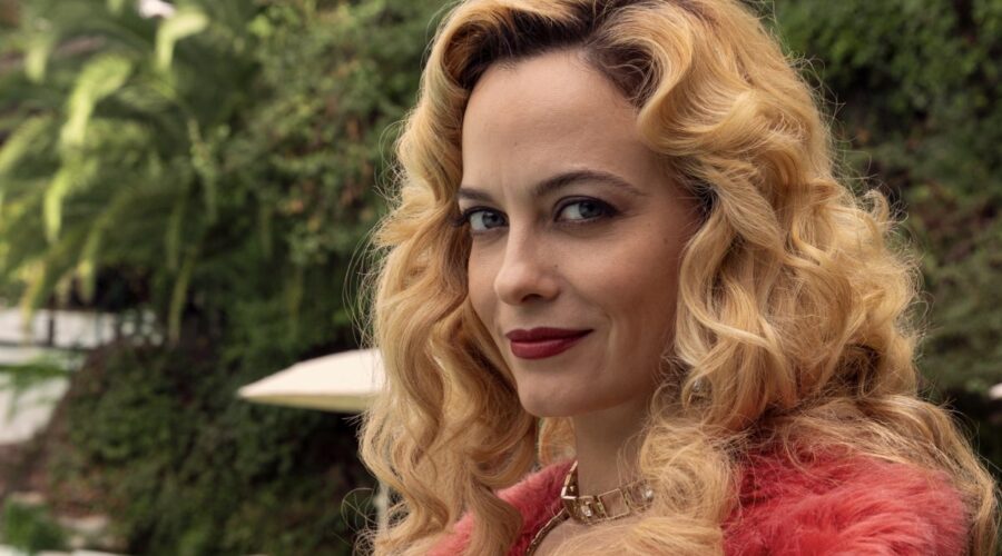 Gaia Messerklinger (Moana) in una scena di “Supersex”. Credits: Netflix.