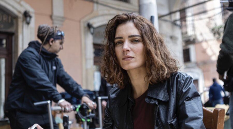 Giusy Buscemi (Vanina Guarrasi) in una scena di “Vanina - Un vicequestore a Catania”. Credits: Valentina Glorioso e RTI Mediaset.