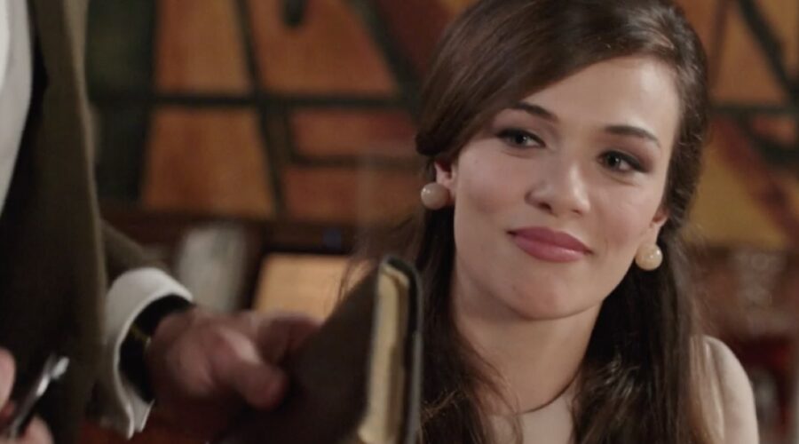 Gloria Radulescu (Marta Guarnieri) in una scena della puntata 99 de