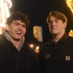 Da sinistra: Joe Locke e Kit Connor sul set di “Heartstopper 3”. Credits: YouTube/Netflix.