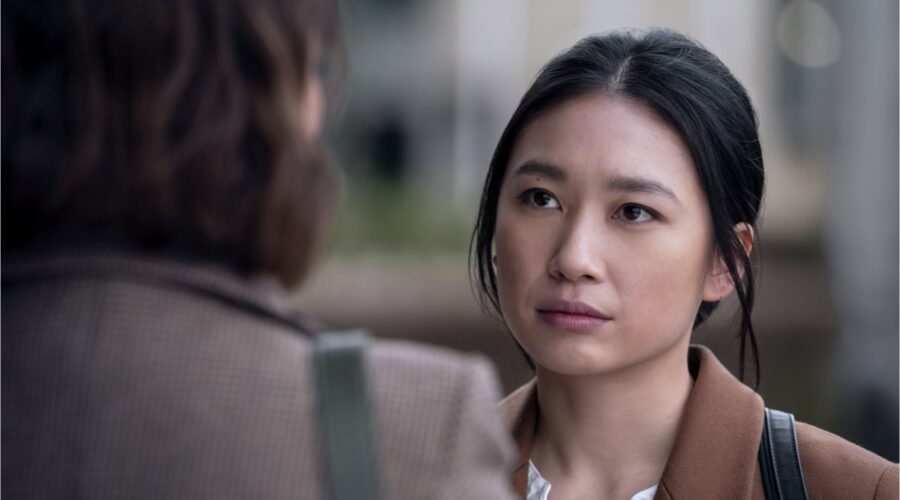 Jess Hong interpreta Jin Cheng ne “Il problema dei 3 corpi”. Credits: Ed Miller/Netflix © 2024.
