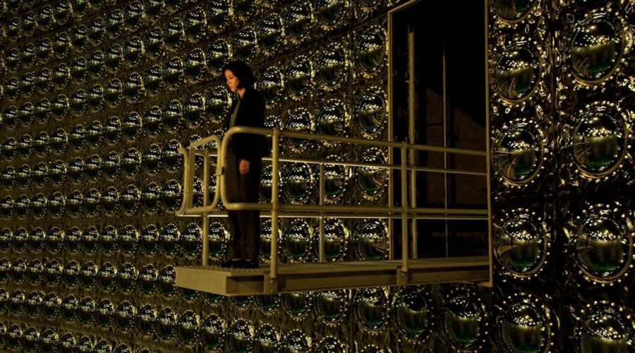 Vedette Lim (Vera Ye) in una scena de “Il problema dei 3 corpi”. Credits: Netflix.