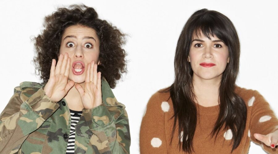 Da sinistra: Ilana Glazer (Ilana) e Abbi Jacobson (Abbi) in una scena di “Broad City”. Credits: Sky.
