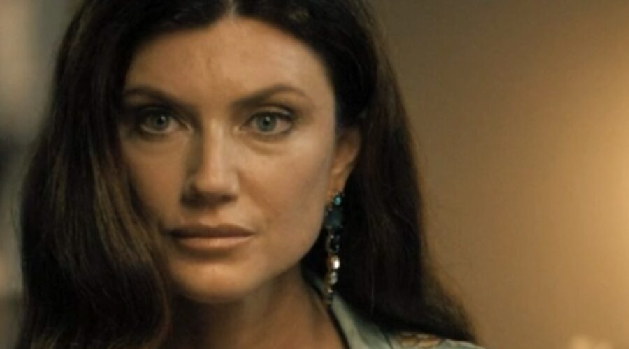 Screenshot di Ilenia Incoglia (madre di Teresa) in una scena di “Mare Fuori 4” Credits: Rai.