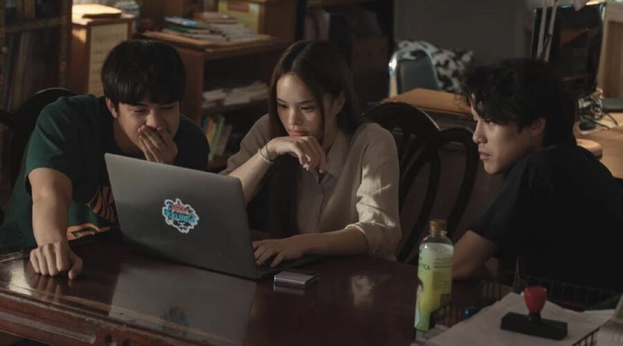 James Teeradon Supapunpinyo, Ally Achiraya Nitibhon E Peach Pachara Chirathivat In Satu Credits Netflix