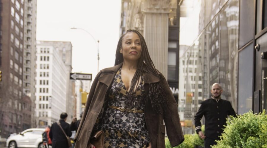 Karen Pittman nel ruolo di Nya Wallace in una scena della seconda stagione di “And Just Like That”. Credits: Courtesy of HBO via Sky Italia.