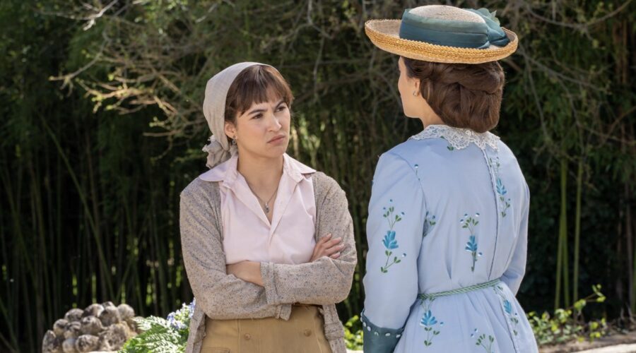 Carmen Asecas (Catalina Luján) e Amparo Piñero (Martina Luján) in una scena de “La Promessa”. Credits: RTI Mediaset.