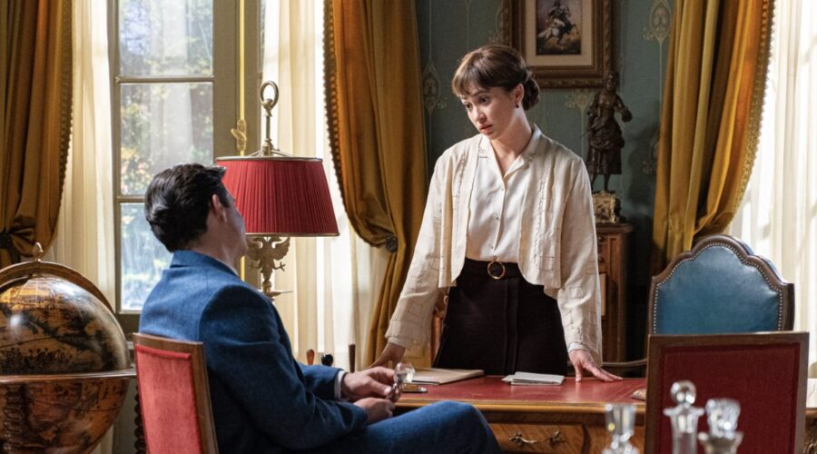Da sinistra: Arturo Sancho (Manuel Luján) e Carmen Asecas (Catalina Luján) ne “La Promessa”. Credits: RTI Mediaset.