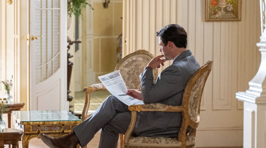 Arturo Sancho (Manuel Luján) in una scena de “La Promessa”. Credits: RTI Mediaset.