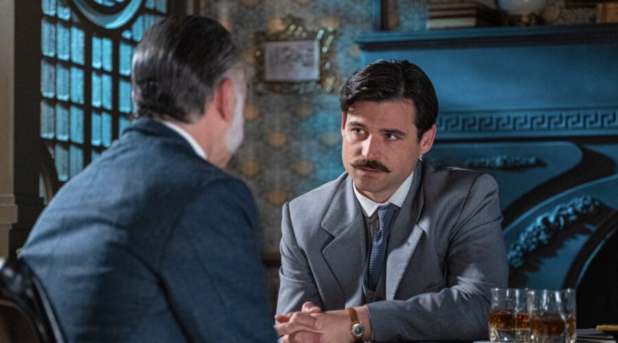 Arturo Sancho (Manuel Luján) in una scena de “La Promessa”. Credits: RTI Mediaset.