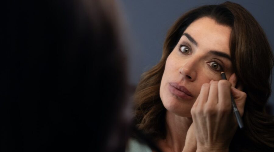 Luisa Ranieri in una scena de “Le indagini di Lolita Lobosco 3”. Credits: Bibi Film TV/Zocotoco/Rai Fiction.