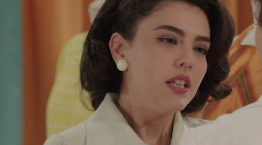 Chiara Russo (Maria Puglisi) in una scena della puntata 118 de “Il Paradiso Delle Signore 8”. Credits: Rai.