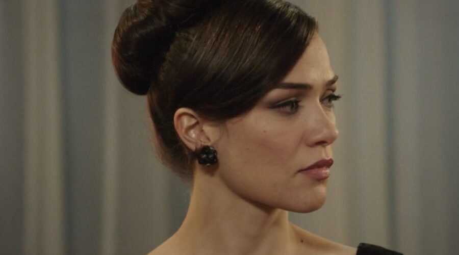 Gloria Radulescu (Marta Guarnieri) in una scena della puntata 101 de 