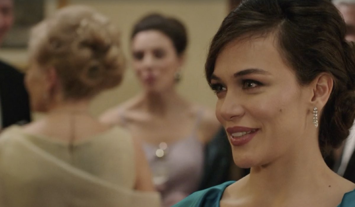 Gloria Radulescu (Marta Guarnieri) in una scena della puntata 128 de 