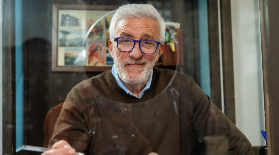 Patrizio Rispo (Raffaele) in una scena di “Un Posto Al Sole”. Credits: Rai.