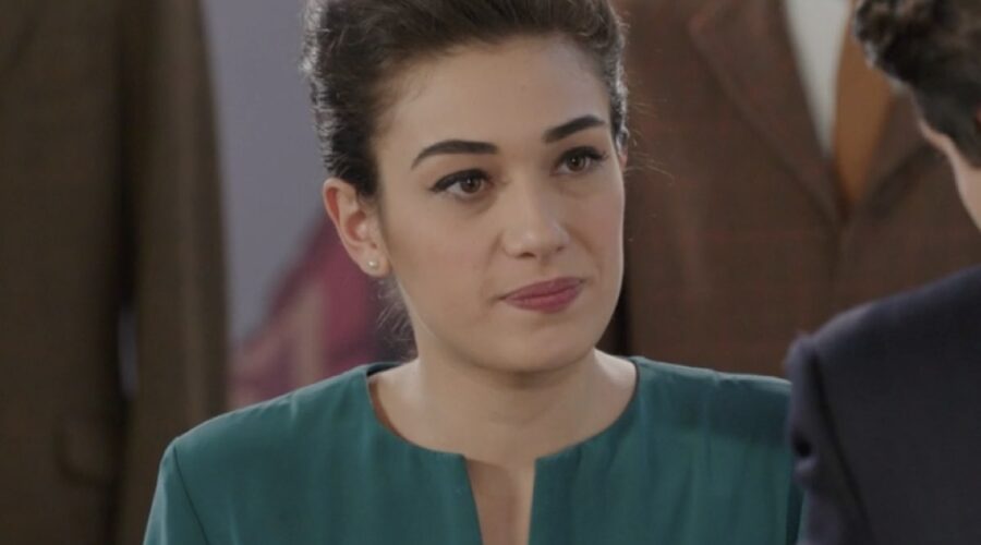 Nicoletta Di Bisceglie (Rosa Camilli) in una scena della puntata 102 de “Il Paradiso Delle Signore 8”. Credits: Rai.