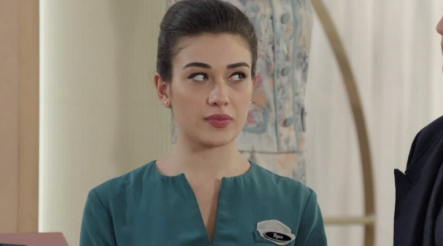 Nicoletta Di Bisceglie (Rosa Camilli) in una scena della puntata 130 de “Il Paradiso Delle Signore 8”. Credits: Rai.