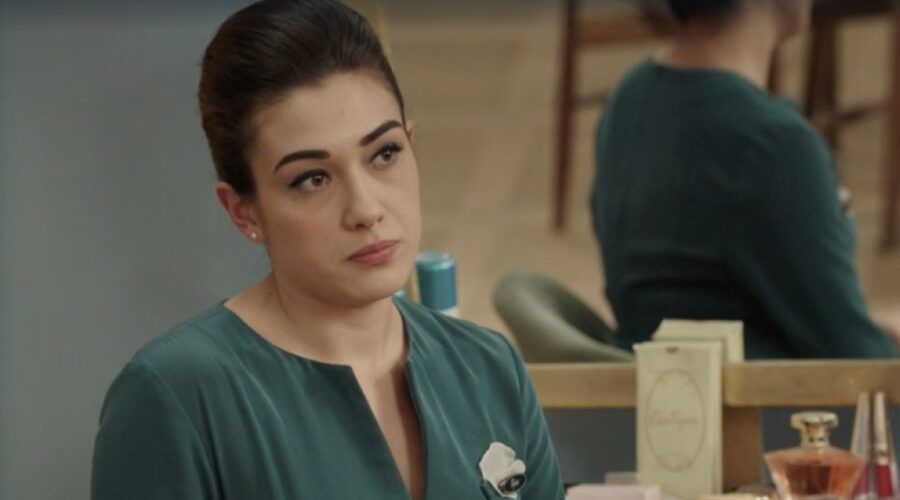 Nicoletta Di Bisceglie (Rosa Camilli) in una scena della puntata 120 de “Il Paradiso Delle Signore 8”. Credits: Rai.