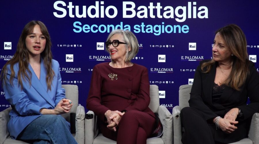 Da sinistra: Marina Occhionero (Viola Battaglia), Lunetta Savino (Marina Battaglia), Carla Signoris (Carla Parmegiani) in un fotogramma dell'intervista in occasione del lancio di