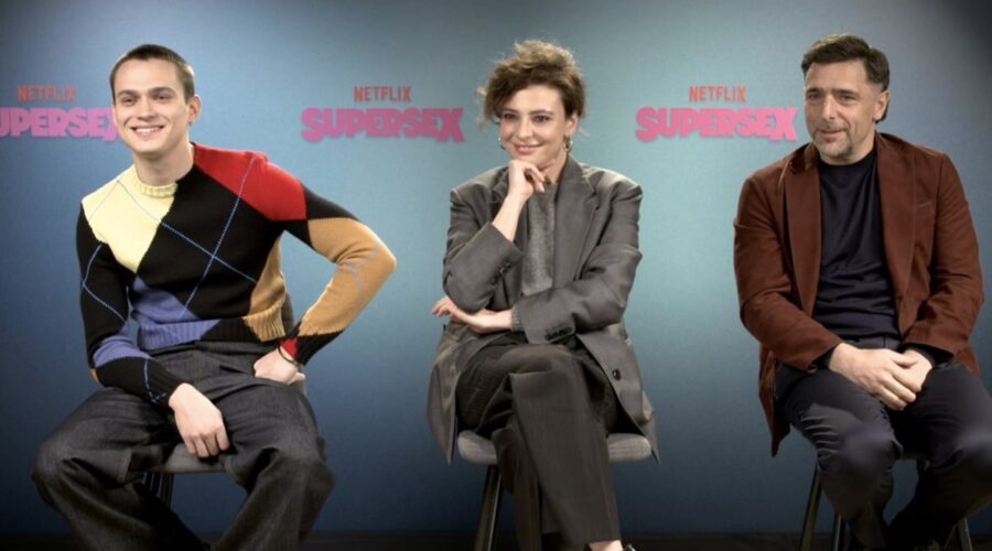Da sinistra: Saul Nanni, Jasmine Trinca e Adriano Giannini nell'intervista per “Supersex”. Credits: Tvserial.it.