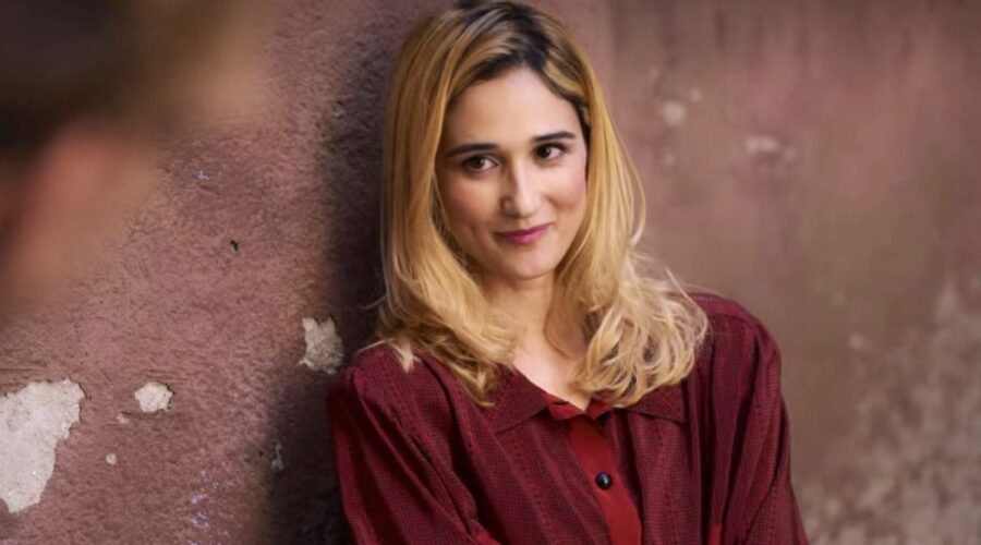 Linda Caridi è Tina nel quinto episodio di “Supersex”. Credits: Cattura schermo/Netflix