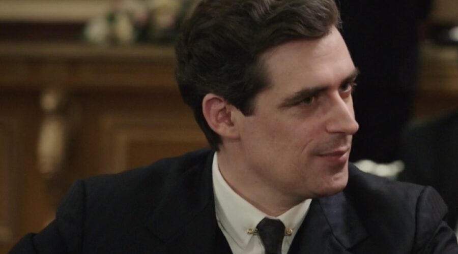 Flavio Parenti (Tancredi Di Sant'Erasmo) in una scena della puntata 42 de “Il Paradiso Delle Signore 8”. Credits: Rai.