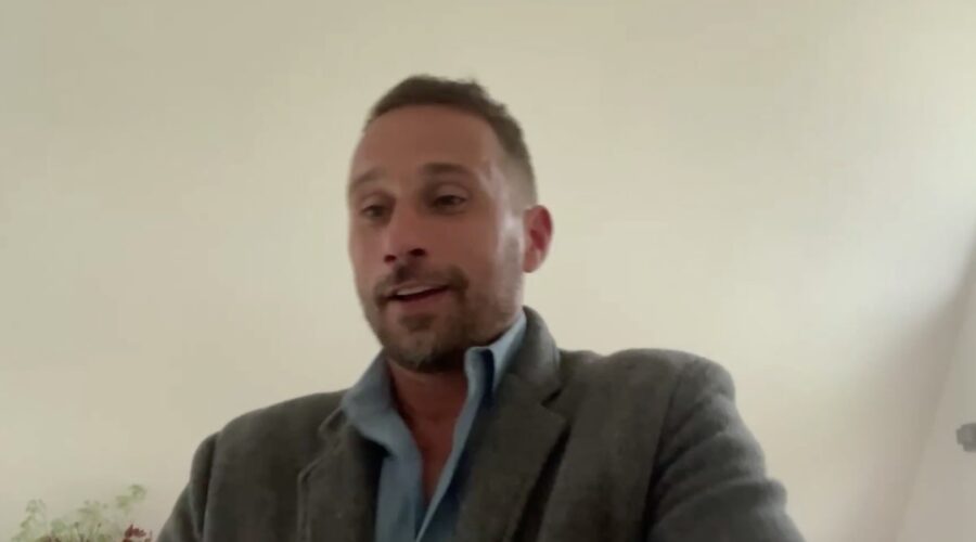Matthias Schoenaerts nell'intervista per “The Regime”. Credits: Tvserial.it.