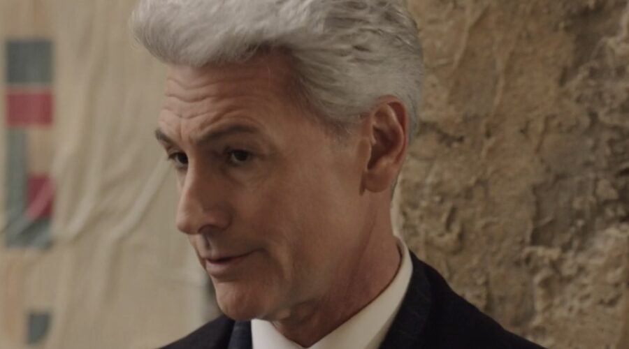 Roberto Farnesi (Umberto Guarnieri) in una scena della puntata 127 de “Il Paradiso Delle Signore 8”. Credits fotogramma: Rai.