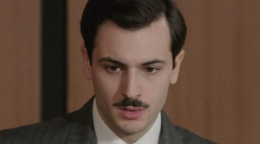 Elia Tedesco (Vito Lamantia) in una scena della puntata 114 de “Il Paradiso Delle Signore 8”. Credits: Rai.