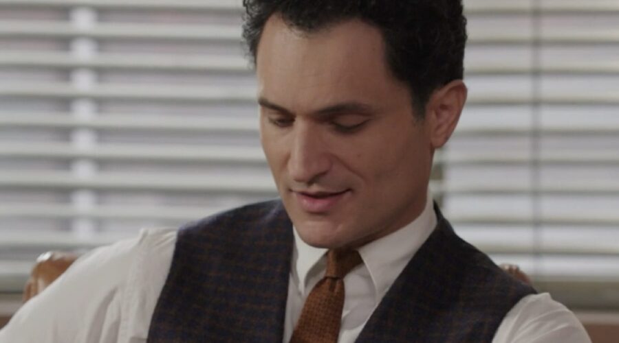 Alessandro Tersigni (Vittorio Conti) in una scena della puntata 127 de “Il Paradiso Delle Signore 8”. Credits: Rai.