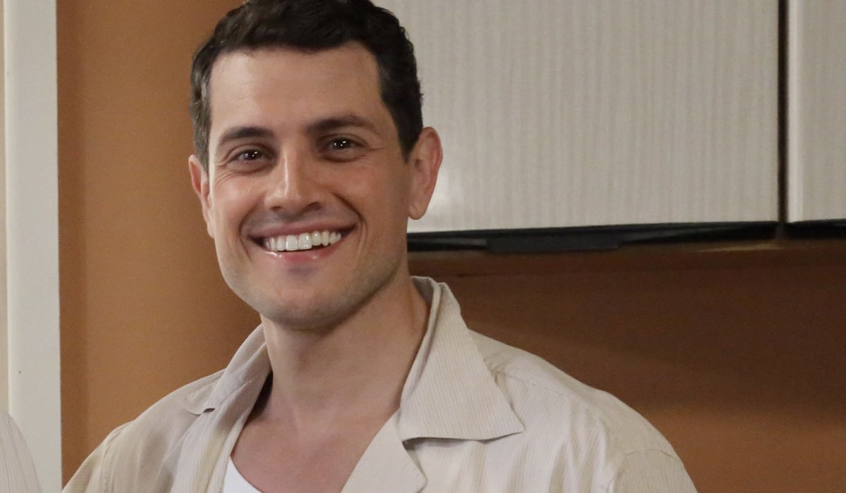 Emanuel Caserio (Salvatore Amato) in un posato per “Il Paradiso Delle Signore 8”. Credits: P. Bruni/Rai.